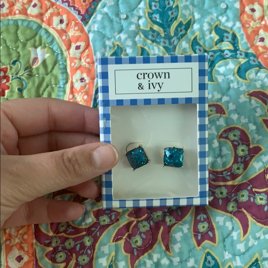 Crown And Ivy Glitter Studs 10$
